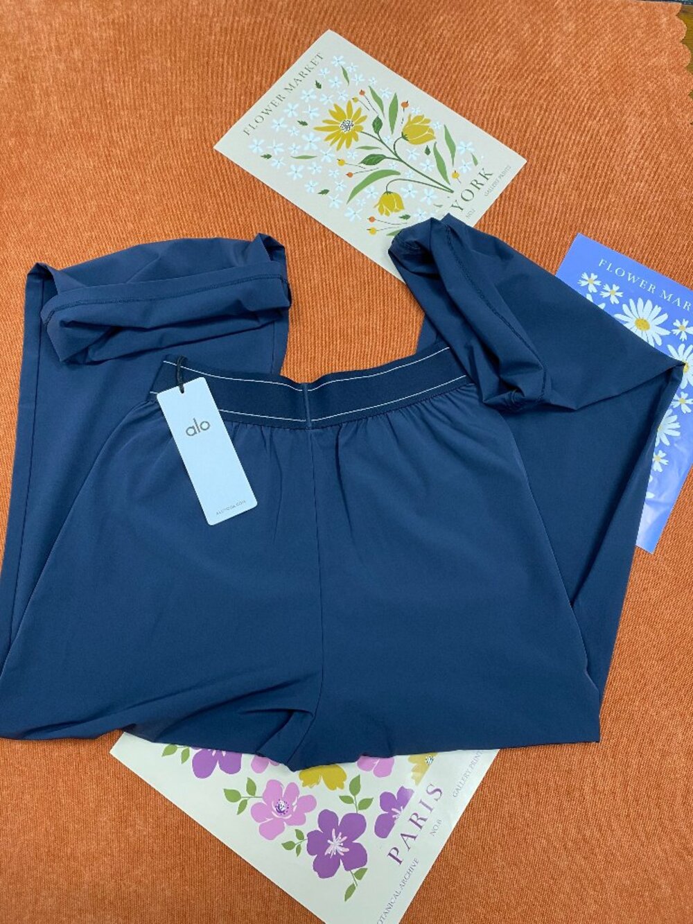 Brand new with tags🌊ALO Yoga Set Navy Blue (Regular Size 30 inches) - Picture 7 of 11